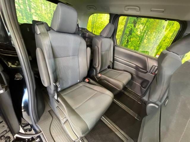 Toyota NOAH 2023-04 187352-9