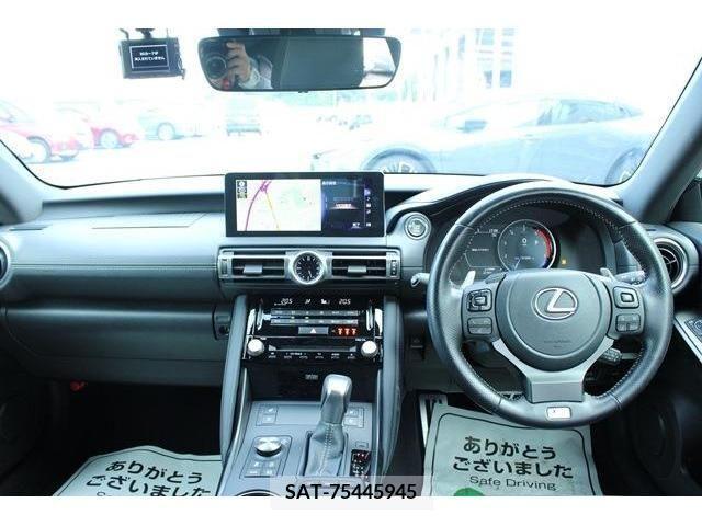 Lexus IS 2022-02 354328-16