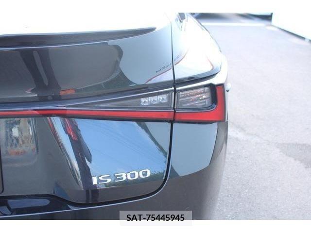 Lexus IS 2022-02 354328-11