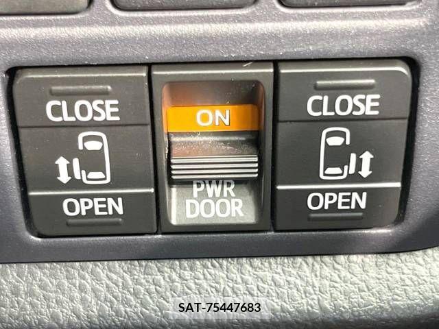 Toyota NOAH 2014-06 235261-2