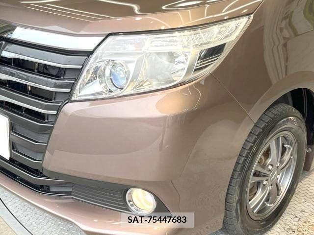 Toyota NOAH 2014-06 235261-12