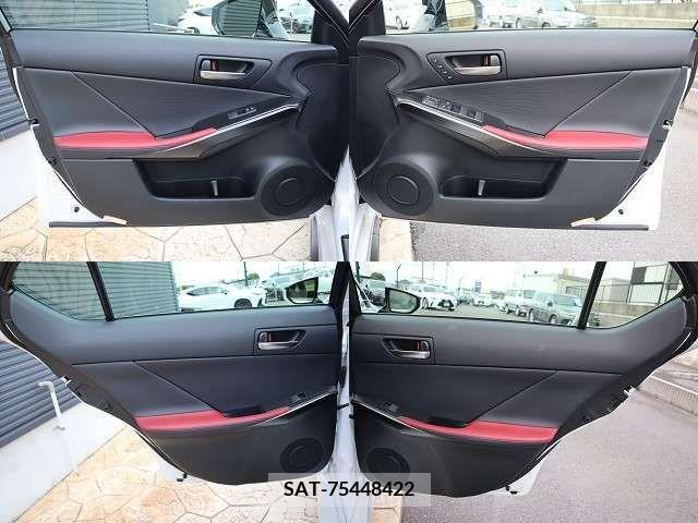 Lexus IS 2023-01 388387-26