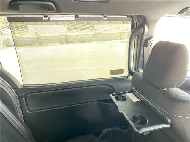 Toyota NOAH HYBRID 2019-05 15586-15
