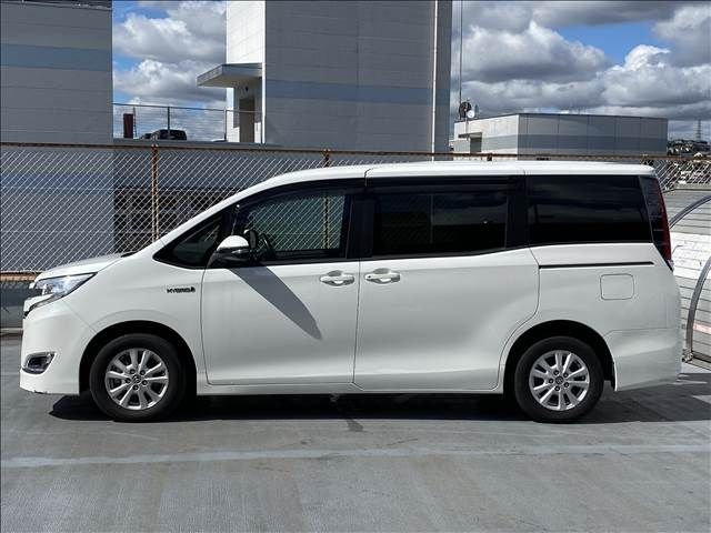 Toyota NOAH HYBRID 2019-05 15586-2