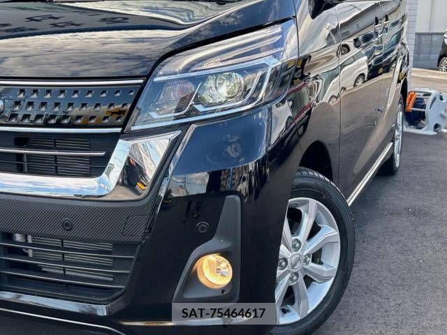 Nissan ROOX 2019-11 323938-18