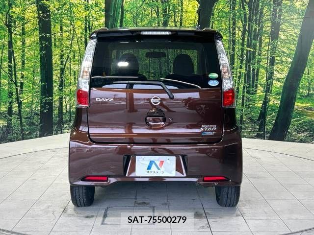 Nissan DAYZ 2015-05 323301-15