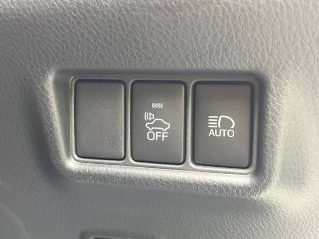 Toyota C-HR 2017-04 23956-8
