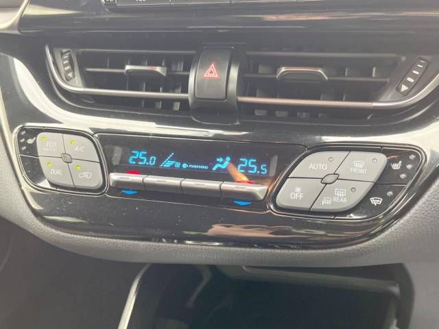Toyota C-HR 2017-04 23956-11