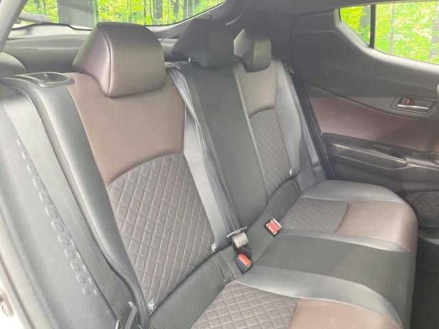 Toyota C-HR 2017-04 23956-13