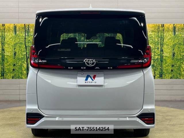 Toyota NOAH 2022-03 392812-16