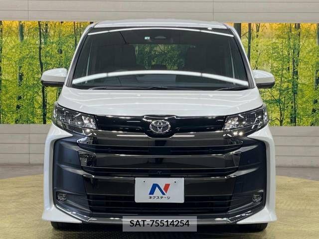 Toyota NOAH 2022-03 392812-15