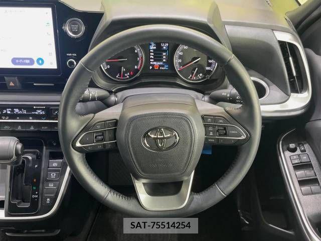 Toyota NOAH 2022-03 392812-12