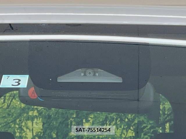 Toyota NOAH 2022-03 392812-3