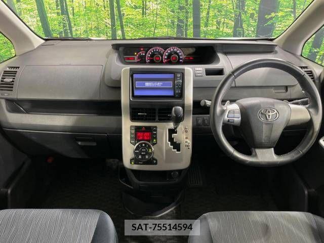 Toyota VOXY 2011-08 346812-1