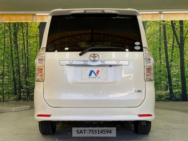 Toyota VOXY 2011-08 346812-15