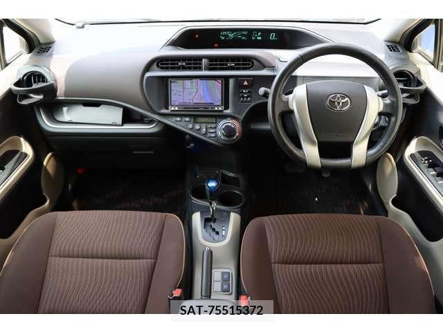 Toyota AQUA 2013-08 395663-1