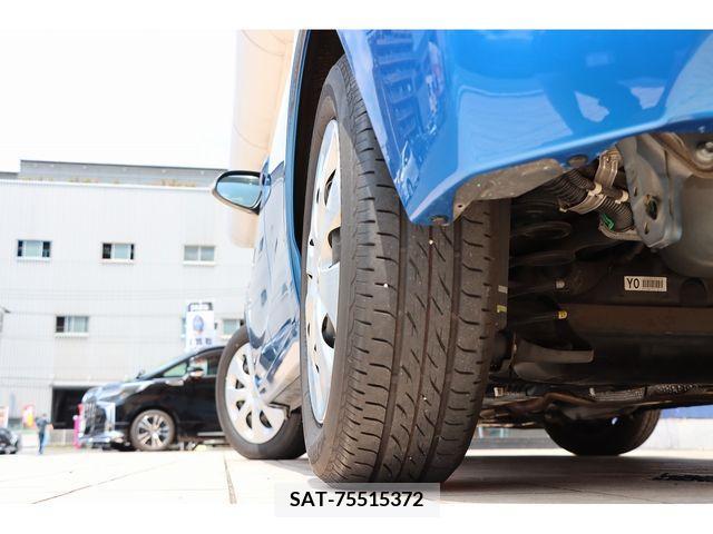Toyota AQUA 2013-08 395663-27