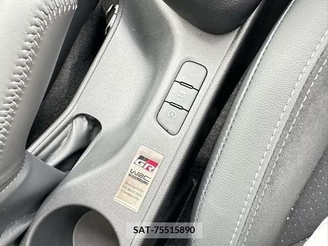 Toyota YARIS 2024-01 379652-17