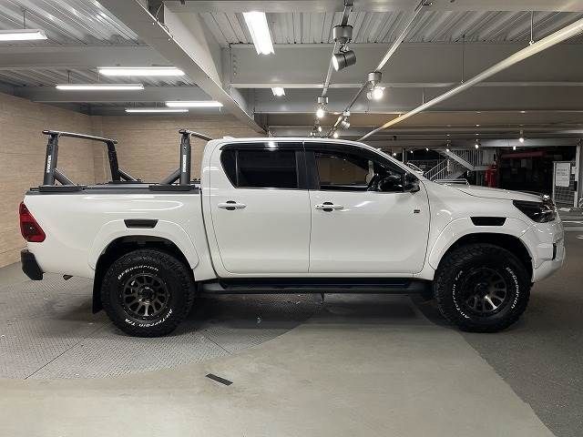 Toyota HILUX 2022-06 15204-17
