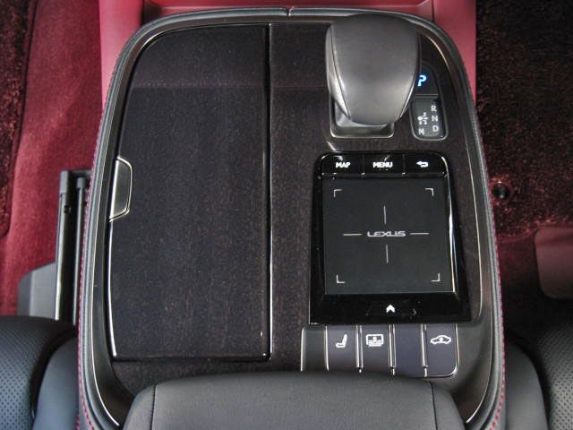 Lexus LS 2018-03 3366-11