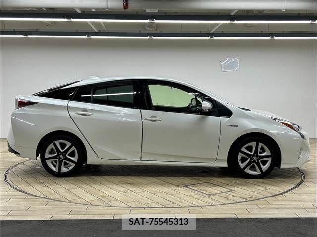 Toyota PRIUS 2016-04 337714-17