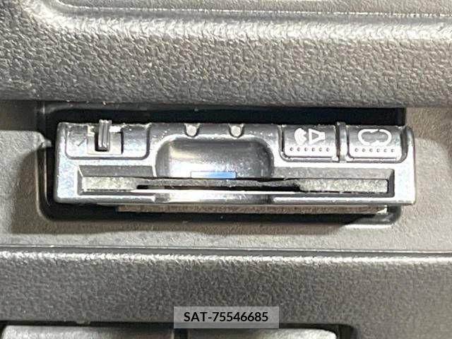 Nissan JUKE 2012-01 320493-6