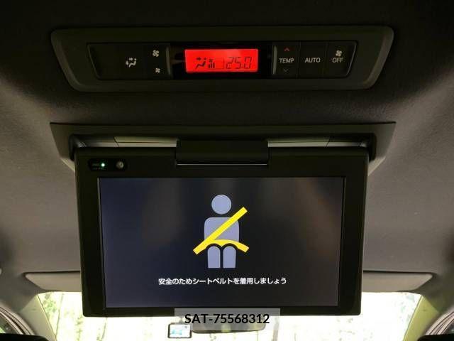 Toyota VOXY 2019-07 332429-3