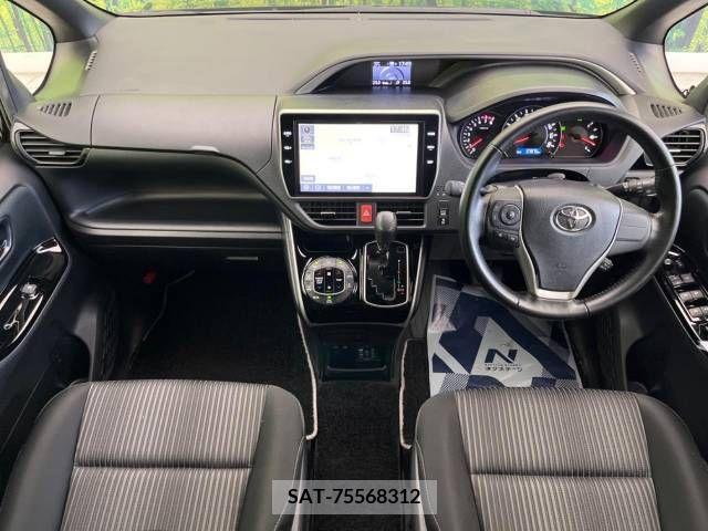 Toyota VOXY 2019-07 332429-1