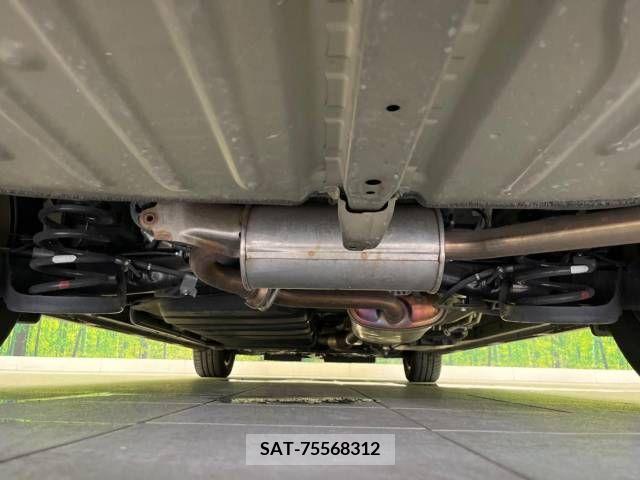 Toyota VOXY 2019-07 332429-18
