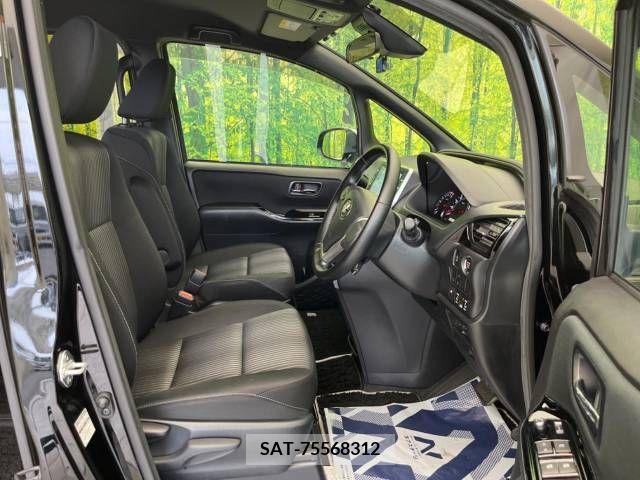 Toyota VOXY 2019-07 332429-7