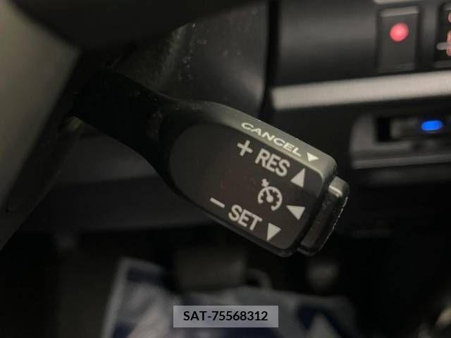 Toyota VOXY 2019-07 332429-6
