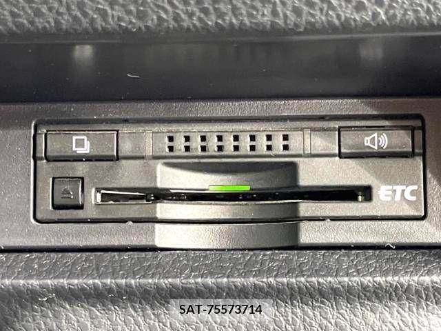Toyota VOXY 2016-06 321481-7