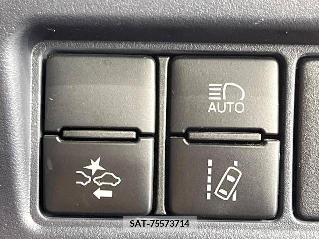 Toyota VOXY 2016-06 321481-5
