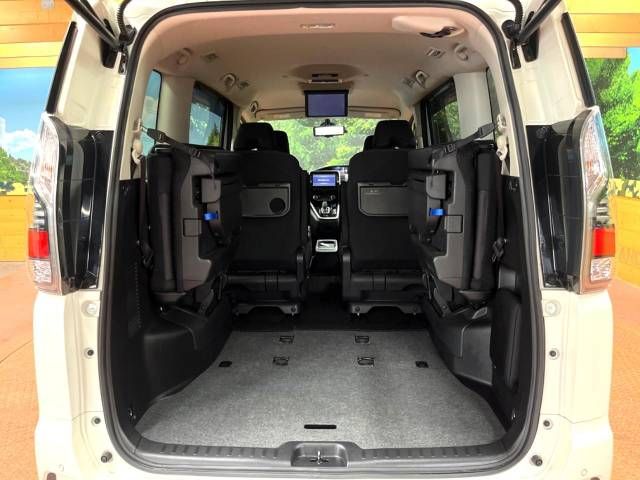 Nissan SERENA 2018-12 195947-11