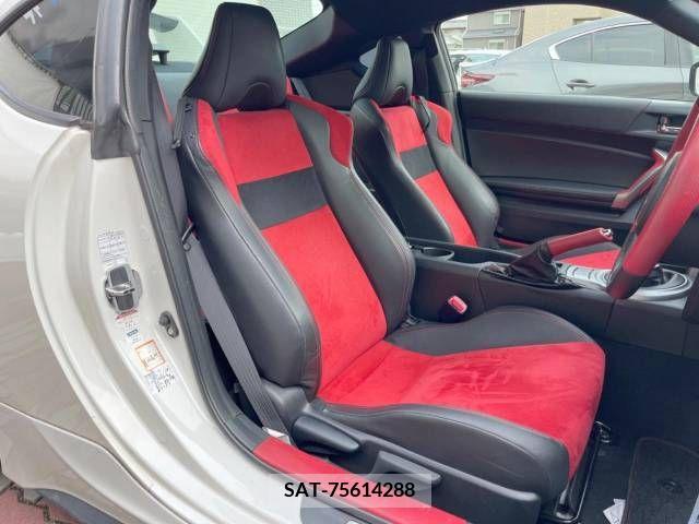 Toyota 86 2013-06 321138-8
