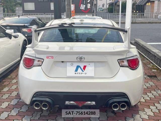 Toyota 86 2013-06 321138-15