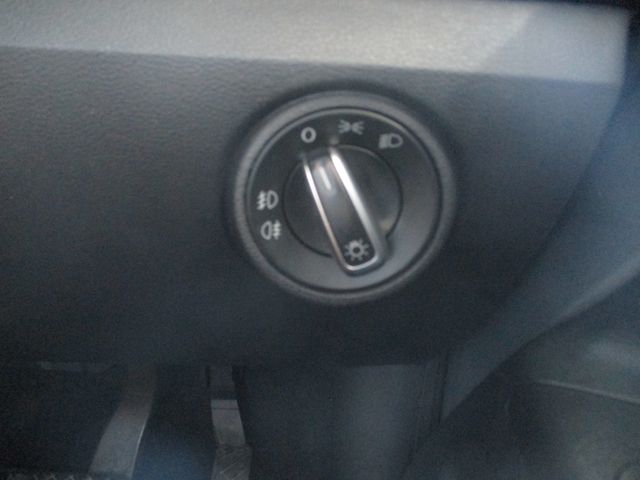VolksWagen UP! 2013-08 6574-18