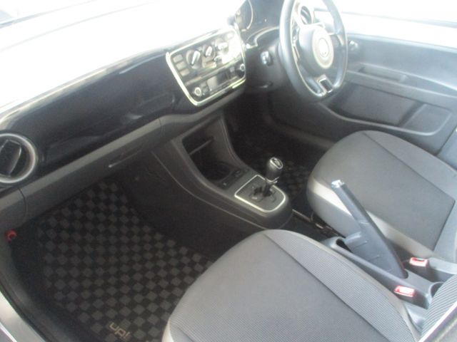 VolksWagen UP! 2013-08 6574-11