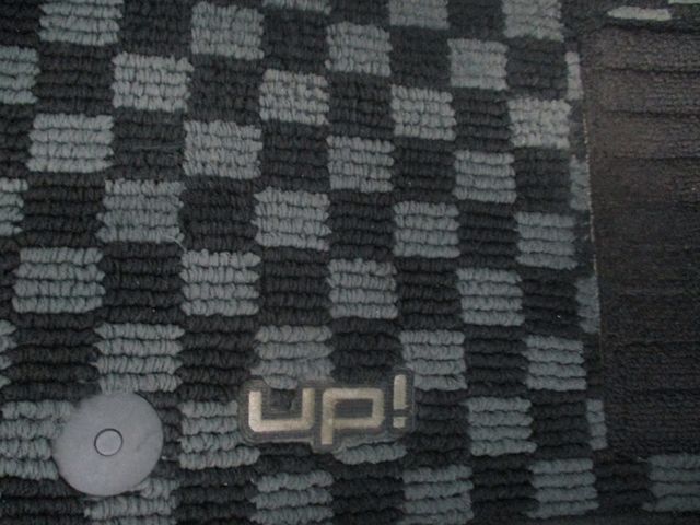 VolksWagen UP! 2013-08 6574-19