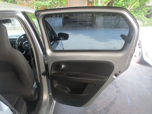VolksWagen UP! 2013-08 6574-21