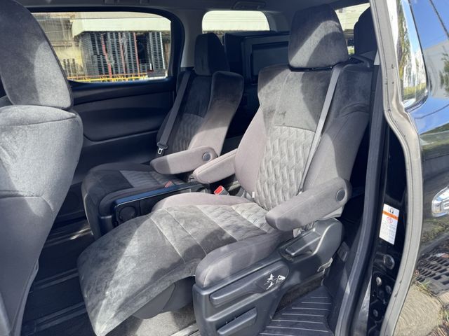 Toyota ALPHARD 2018-03 181625-23