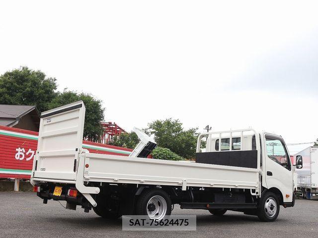 Hino DUTRO 2017-02 320419-1