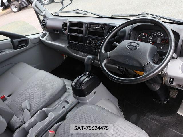 Hino DUTRO 2017-02 320419-2