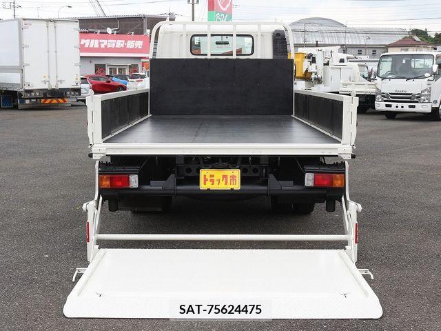 Hino DUTRO 2017-02 320419-11