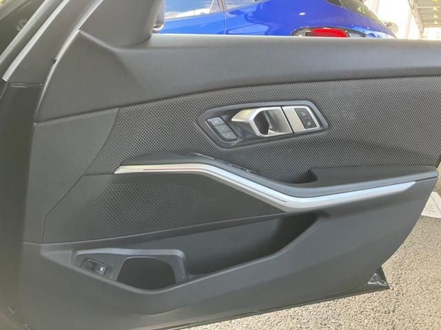 Bmw 3 SERIES 2019-09 18702-19