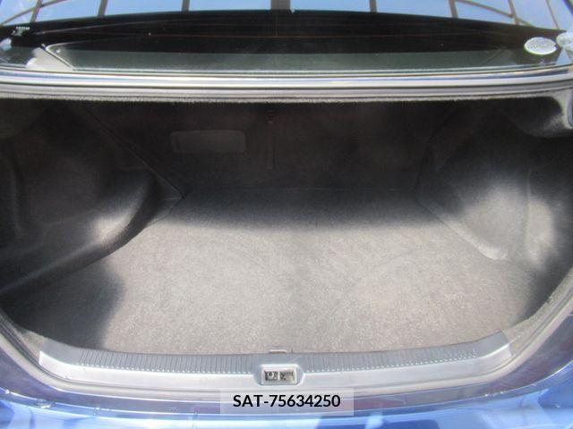 Lexus HS 2011-11 275389-15