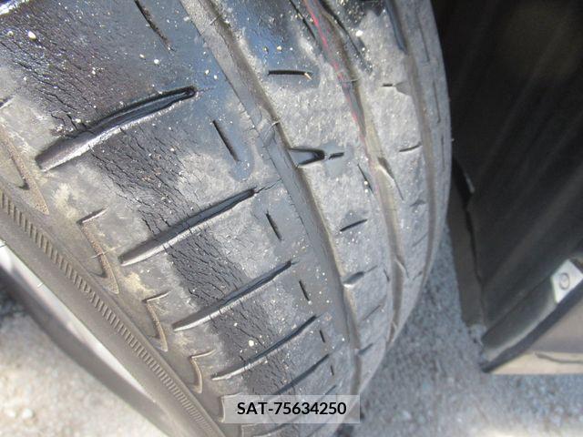 Lexus HS 2011-11 275389-11
