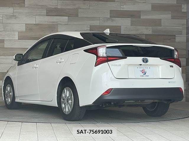 Toyota PRIUS 2021-07 340367-15