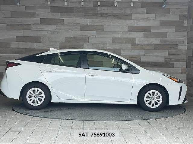 Toyota PRIUS 2021-07 340367-13