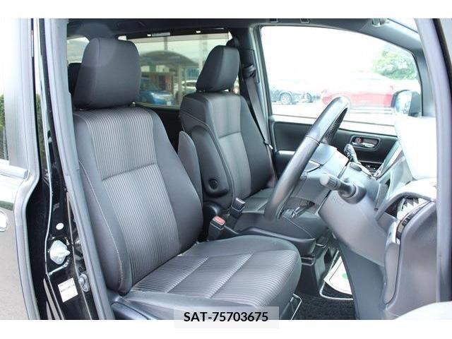 Toyota VOXY 2017-12 321539-11